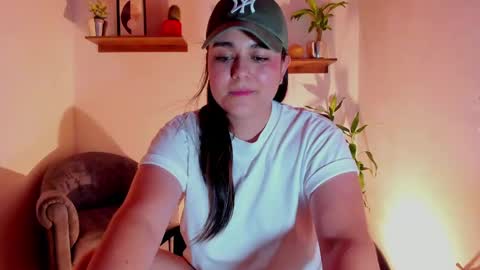 Snapshot of mrbuu_ chatting on 11, 3, 2025 Laura online show from 11, 3, 2025
