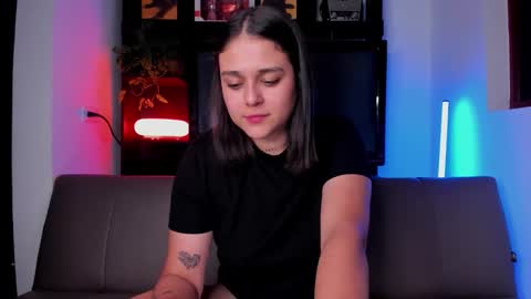 Snapshot of mrbuu_ chatting on 16, 9, 2025 Laura online show from 16, 9, 2025