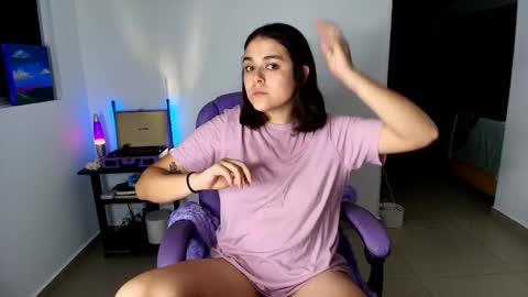 Snapshot of mrbuu_ chatting on 21, 9, 2025 Laura online show from 21, 9, 2025