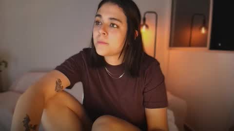Snapshot of mrbuu_ chatting on 23, 9, 2025 Laura online show from 23, 9, 2025
