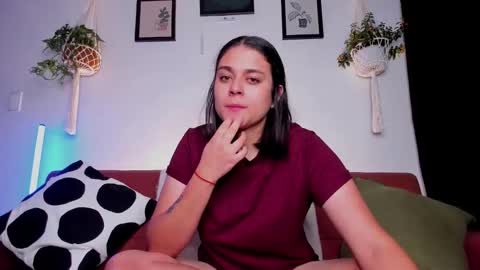 Snapshot of mrbuu_ chatting on 22, 10, 2025 Laura online show from 22, 10, 2025