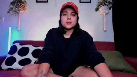 Snapshot of mrbuu_ chatting on 24, 10, 2025 Laura online show from 24, 10, 2025