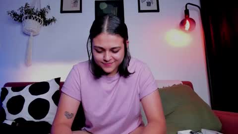 Snapshot of mrbuu_ chatting on 28, 10, 2025 Laura online show from 28, 10, 2025