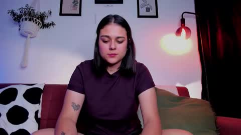 Snapshot of mrbuu_ chatting on 30, 10, 2025 Laura online show from 30, 10, 2025