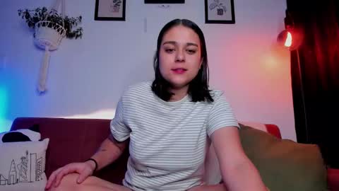 Snapshot of mrbuu_ chatting on 10, 11, 2025 Laura online show from 10, 11, 2025