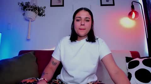 Snapshot of mrbuu_ chatting on 21, 11, 2025 Laura online show from 21, 11, 2025