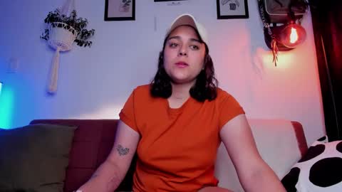 Snapshot of mrbuu_ chatting on 28, 11, 2025 Laura online show from 28, 11, 2025