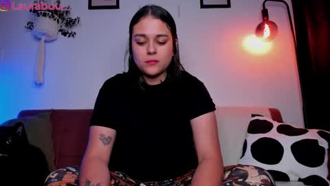 Snapshot of mrbuu_ chatting on 4, 12, 2025 Laura online show from 4, 12, 2025