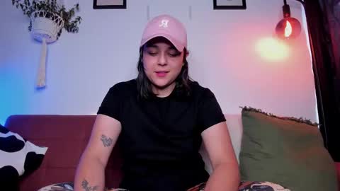 Snapshot of mrbuu_ chatting on 18, 12, 2025 Laura online show from 18, 12, 2025