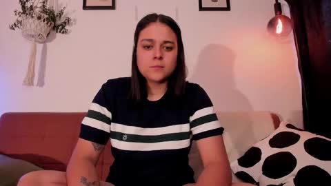 Snapshot of mrbuu_ chatting on 6, 1, 2026 Laura online show from 6, 1, 2026