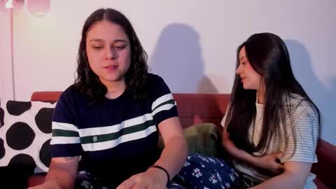 Snapshot of mrbuu_ chatting on 17, 3, 2026 Laura online show from 17, 3, 2026