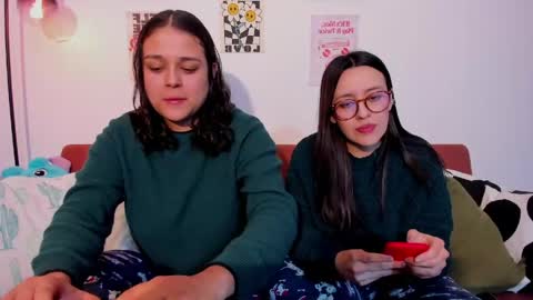 Snapshot of mrbuu_ chatting on 24, 4, 2026 Laura online show from 24, 4, 2026