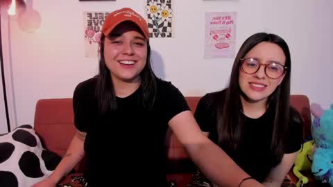 Snapshot of mrbuu_ chatting on 28, 4, 2026 Laura online show from 28, 4, 2026