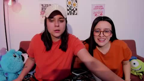 Snapshot of mrbuu_ chatting on 29, 4, 2026 Laura online show from 29, 4, 2026