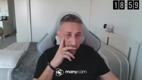 Snapshot of mrdr000 chatting on 4, 4, 2026 mrdr000 online show from 4, 4, 2026