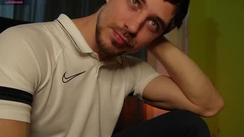 Snapshot of mrgreeneyes01 chatting on 25, 1, 2025 juan luis online show from 25, 1, 2025