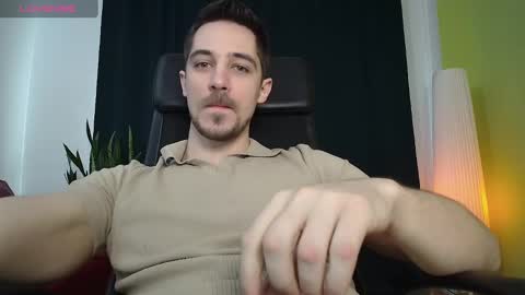 Snapshot of mrgreeneyes01 chatting on 21, 2, 2025 juan luis online show from 21, 2, 2025