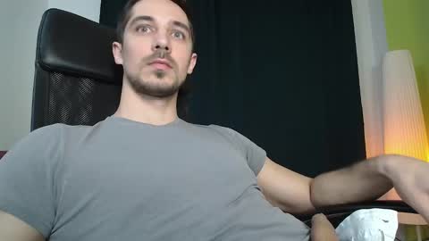 Snapshot of mrgreeneyes01 chatting on 23, 2, 2025 juan luis online show from 23, 2, 2025