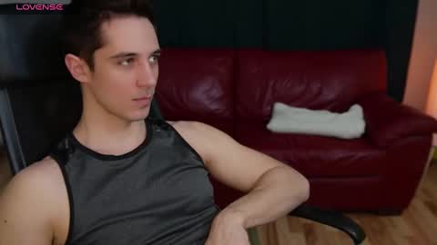Snapshot of mrgreeneyes01 chatting on 4, 3, 2025 juan luis online show from 4, 3, 2025