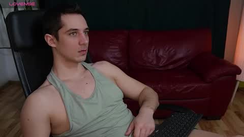 Snapshot of mrgreeneyes01 chatting on 4, 3, 2025 juan luis online show from 4, 3, 2025