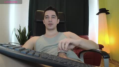 Snapshot of mrgreeneyes01 chatting on 5, 3, 2025 juan luis online show from 5, 3, 2025