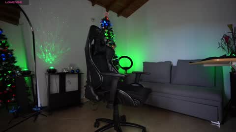 Luis    Instagram   online show from 24, 12, 2024