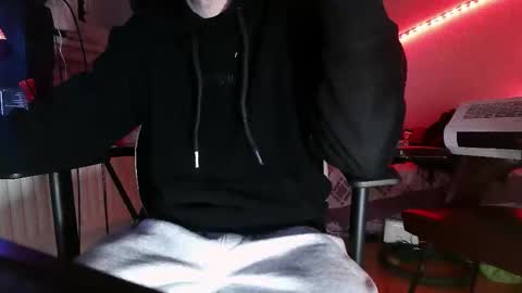 Snapshot of mrrogu3 chatting on 17, 11, 2025 MrRogue online show from 17, 11, 2025