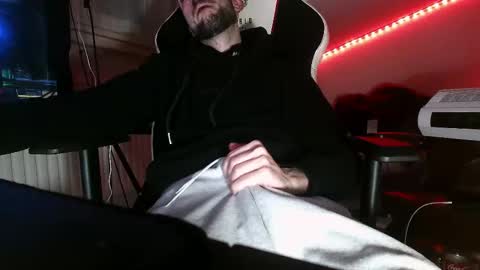 Snapshot of mrrogu3 chatting on 4, 12, 2025 MrRogue online show from 4, 12, 2025