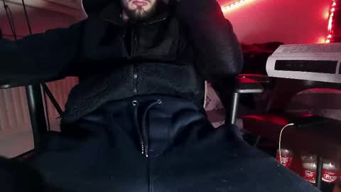 Snapshot of mrrogu3 chatting on 18, 12, 2025 MrRogue online show from 18, 12, 2025