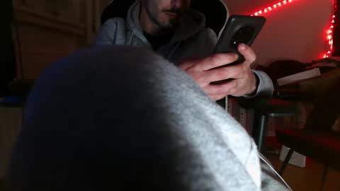 Snapshot of mrrogu3 chatting on 22, 4, 2026 MrRogue online show from 22, 4, 2026