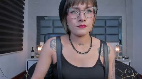Snapshot of mrs_regina_clk chatting on 29, 5, 2026 Regina online show from 29, 5, 2026