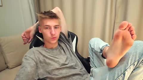 Snapshot of mrsexycum4u chatting on 12, 9, 2025 Adam online show from 12, 9, 2025