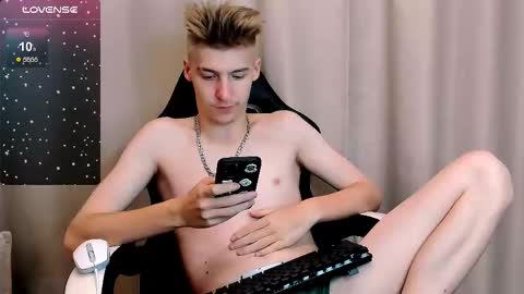Snapshot of mrsexycum4u chatting on 8, 10, 2025 Adam online show from 8, 10, 2025