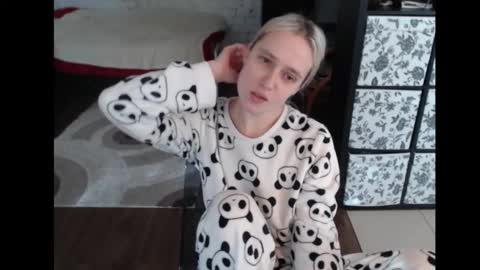 Snapshot of mrsluck chatting on 30, 9, 2025 Sasha online show from 30, 9, 2025