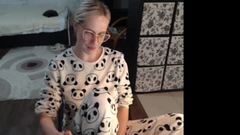 Snapshot of mrsluck chatting on 22, 6, 2026 Sasha online show from 22, 6, 2026