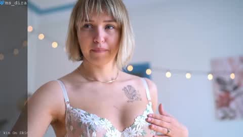 Snapshot of ms_dira chatting on 8, 4, 2026 dira and the riru tribe online show from 8, 4, 2026