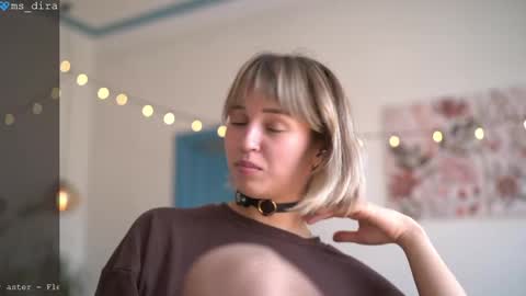 Snapshot of ms_dira chatting on 22, 4, 2026 dira and the riru tribe online show from 22, 4, 2026