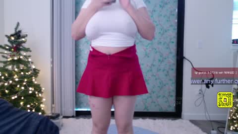 Snapshot of ms_mochii chatting on 21, 12, 2024 R o r i SnapChat heyroriv2 wednesday - sunday Noon oclock mountain - 5pm mountain online show from 21, 12, 2024