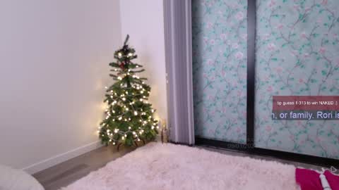 Snapshot of ms_mochii chatting on 1, 1, 2025 R o r i SnapChat heyroriv2 wednesday - sunday Noon oclock mountain - 5pm mountain online show from 1, 1, 2025