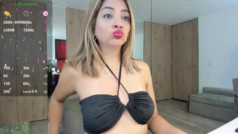 Snapshot of ms_valerypawg chatting on 2, 3, 2025 Valery Torres  online show from 2, 3, 2025