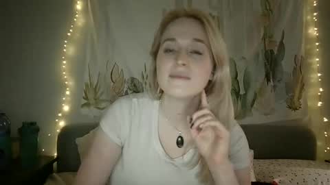 Snapshot of msclairewhatever chatting on 8, 9, 2025 msclairewhatever online show from 8, 9, 2025
