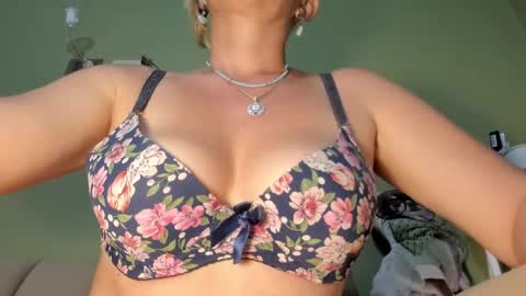 MsPurrfectLove online show from 2, 3, 2025