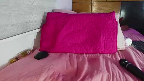 Manuela  online show from 17, 2, 2025