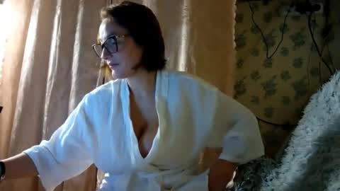 muchoiliness online show from 16, 12, 2025