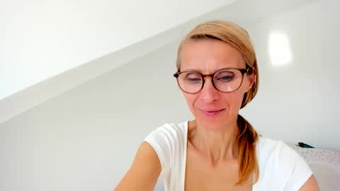 LOVELY JULIA  Peter DAY online show from 22, 5, 2026
