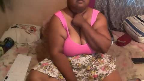 Snapshot of munniegalz1 chatting on 4, 3, 2026 your angel online show from 4, 3, 2026