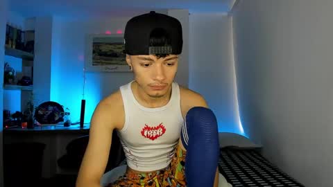 murielkarmesi online show from 5, 1, 2025