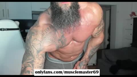 Snapshot of musclemaster69x chatting on 14, 5, 2026 Musclemaster69 online show from 14, 5, 2026