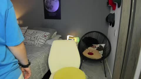 Snapshot of musicayluna chatting on 5, 4, 2026 VALENTINA Luna online show from 5, 4, 2026