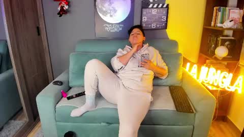 Snapshot of musicayluna chatting on 15, 7, 2026 VALENTINA Luna online show from 15, 7, 2026